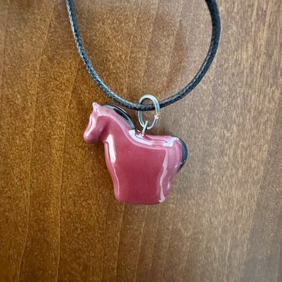 Savitasku Designs ceramic horse pony pendant red, adjustable, made in Finland - Picture 1 of 5